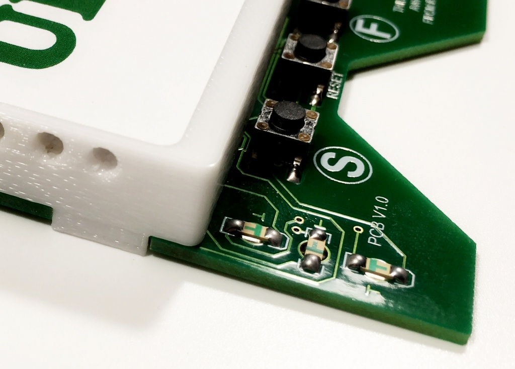 Датчик движений глаз прибора для осознанных сновидений DreamStalker Ultra, вид сверху на печатную плату.