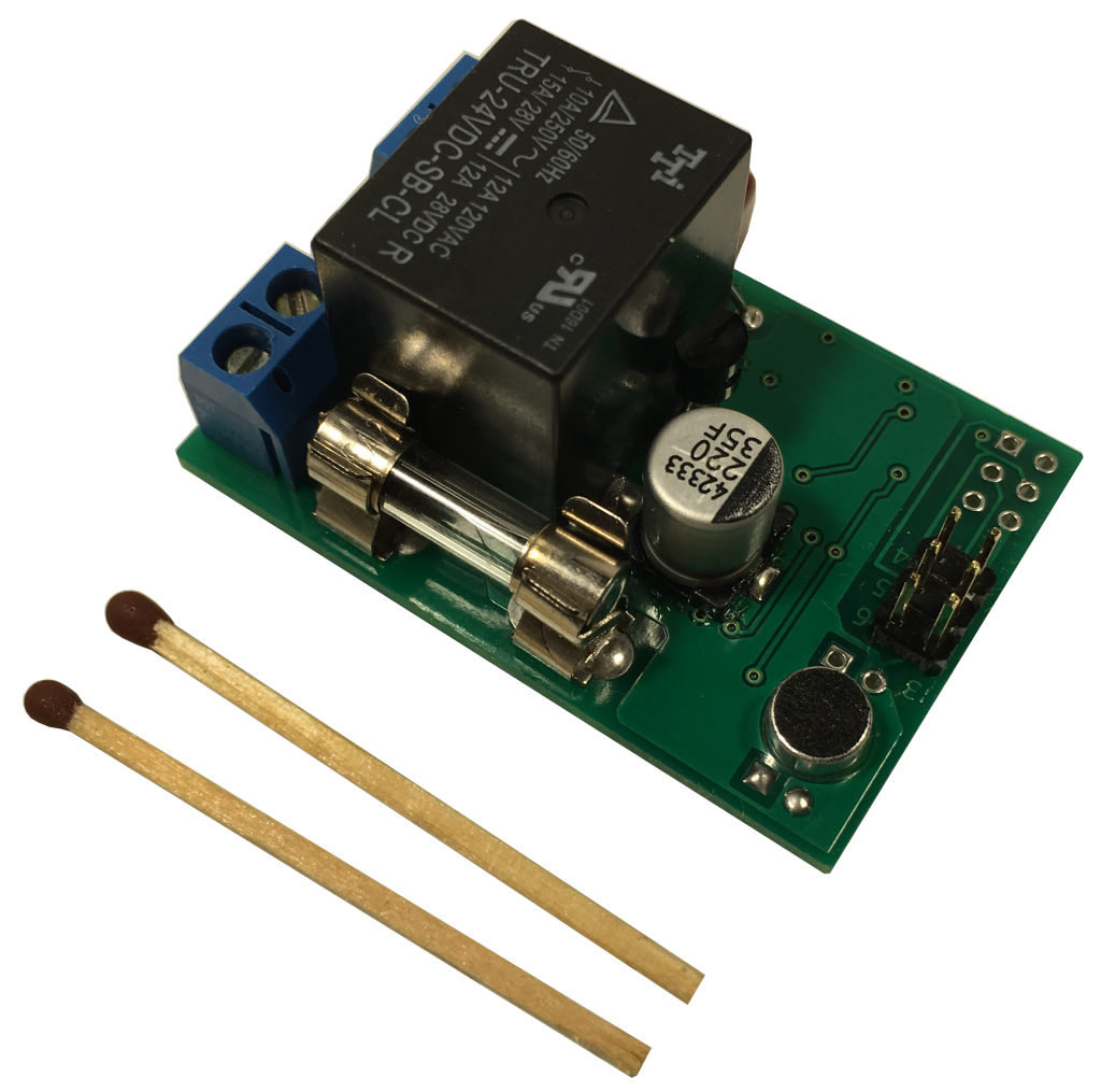 Электронный, дистанционный, хлопковый выключатель CLAPS MAX Free включает и выключает свет от хлопков руками. Работает без ошибок, без ложных срабатываний. Показана печатная плата с электронными компонентами в сравнении со спичками.