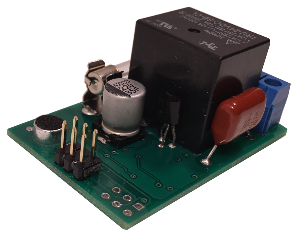 CLAPS MAX Free - хлопковый выключатель света, предназначенный для управления освещением в жилых помещениях посредством хлопков в ладоши. Показана печатная плата со стороны пленочного конденсатора, вынутая из корпуса.