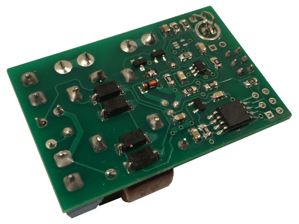 Хлопковый выключатель CLAPS MAX, печатная плата снизу со стороны электронных компонентов. Включает свет на хлопки, а не на разные шумы. Показана электронная плата, вынутая из корпуса для обзора деталей.