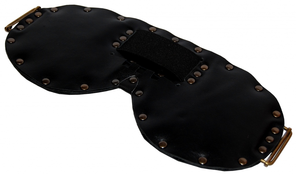 Кожаная маска прибора для осознанных сновидений DreamStalker, вид маски сверху справа